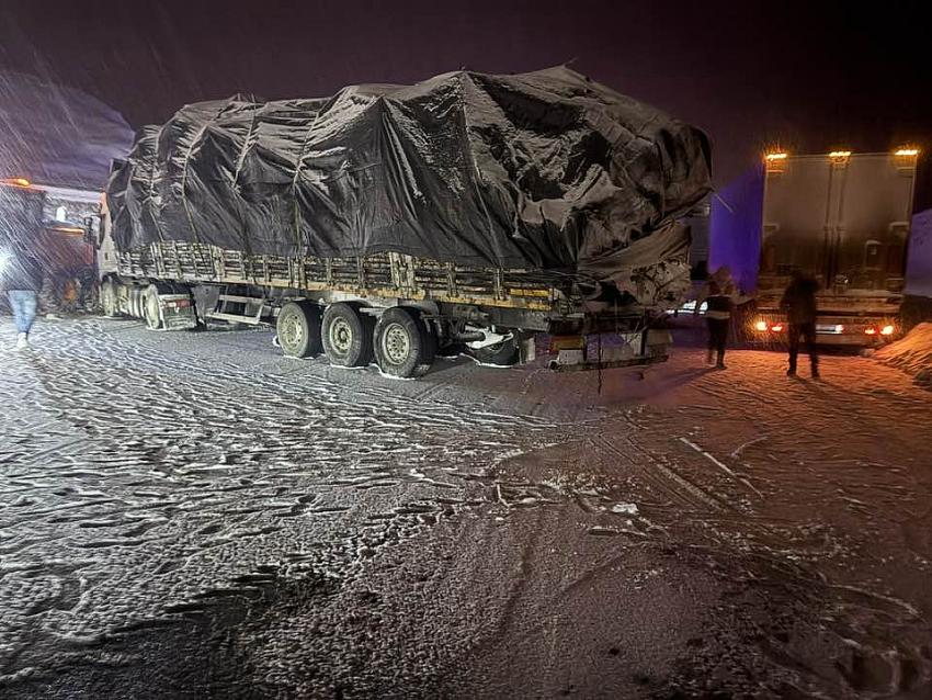 Yolcu Otobüsü TIR'a Çarptı 