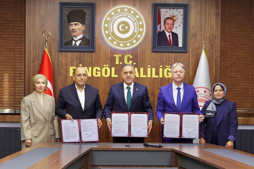 Budan Ailesi Yeni Mahalle'de Okul Yapacak