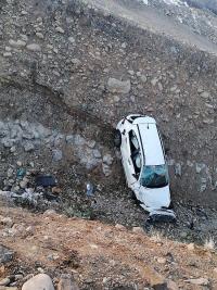 Araç Uçurumdan Uçtu: 2 Yaralı