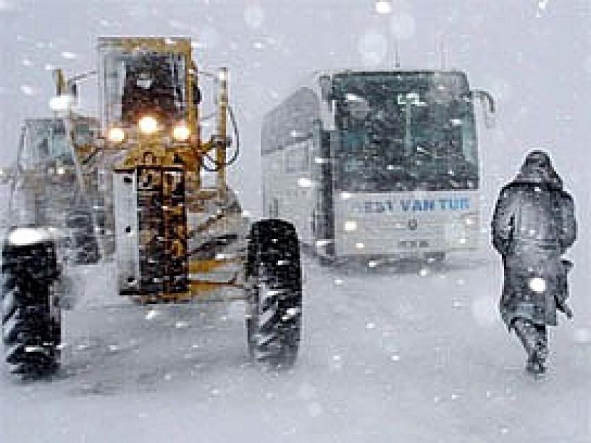 Merkez’de Yağmur, İlçelerde Kar