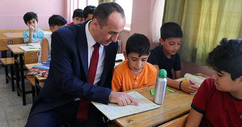 YÜCEL, YAZ KUR’AN KURSUNU ZİYARET ETTİ